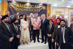 A-2-Orgainizers-and-guests-with-CG-Honoree-and-Neeru-Bajwa